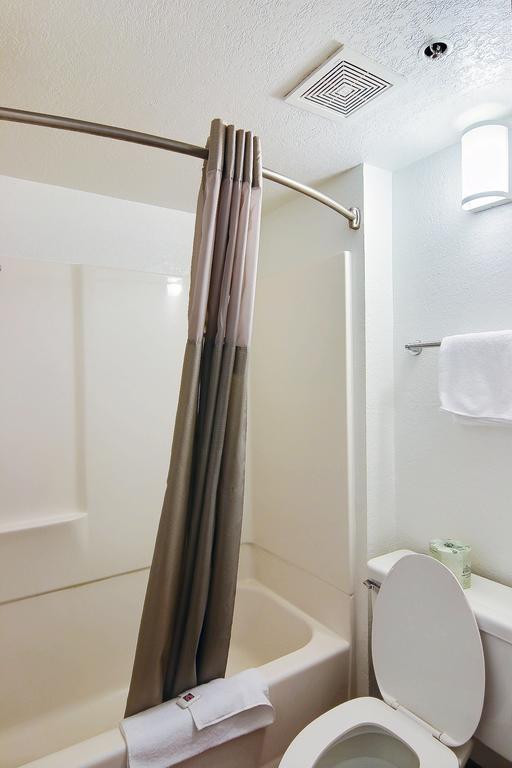 6-thousand Oaks, Ca 2* Newbury Park