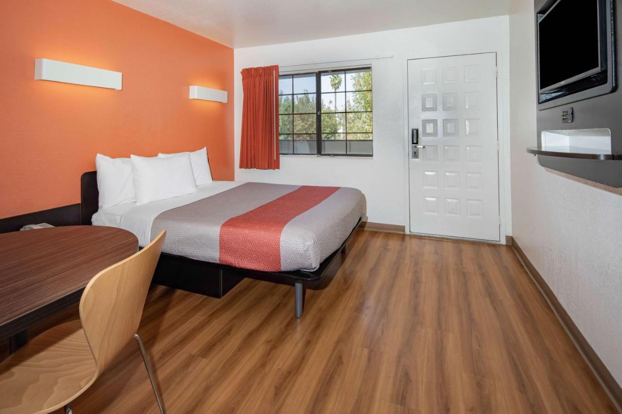 6-thousand Oaks, Ca Hotel Newbury Park
